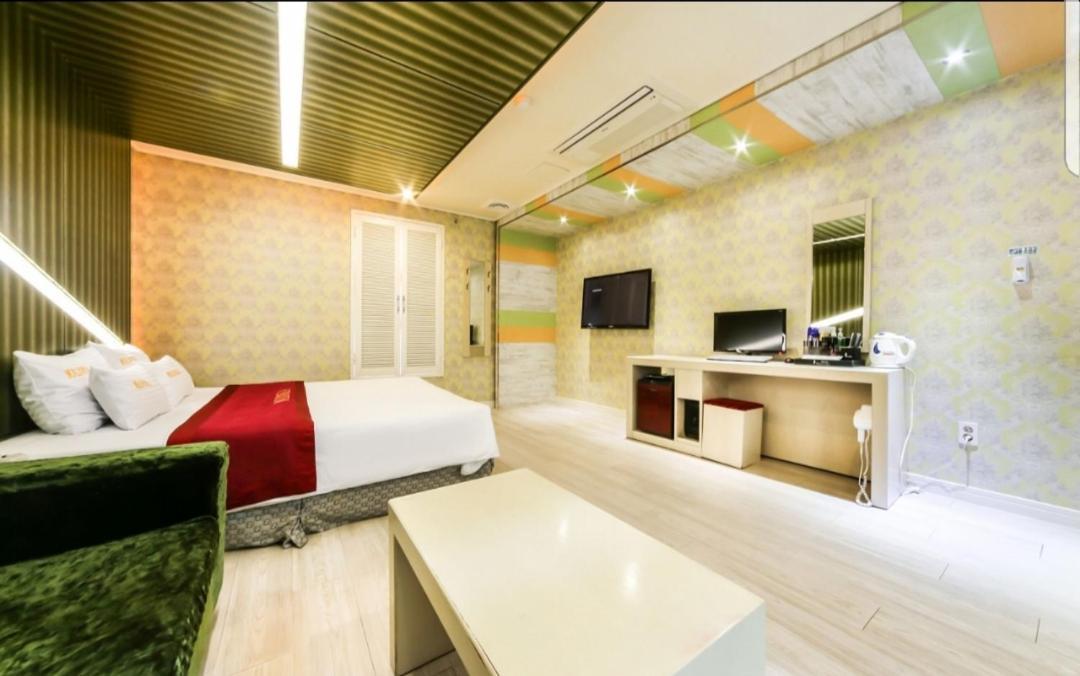 Madoka Motel Gyeongju Exterior photo