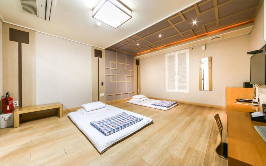 Madoka Motel Gyeongju Exterior photo