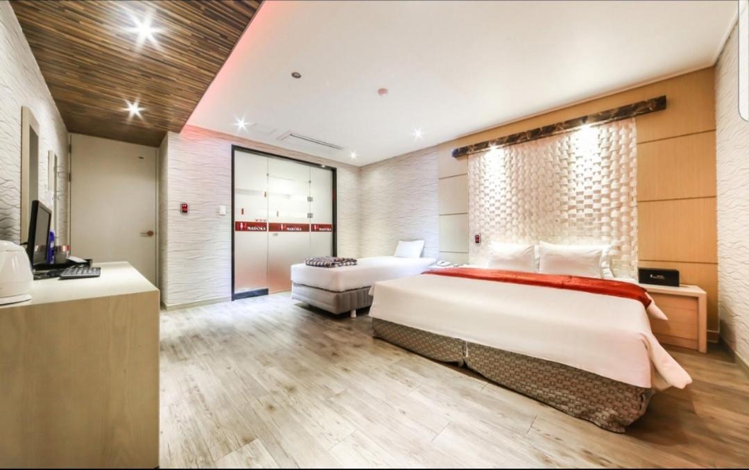 Madoka Motel Gyeongju Exterior photo